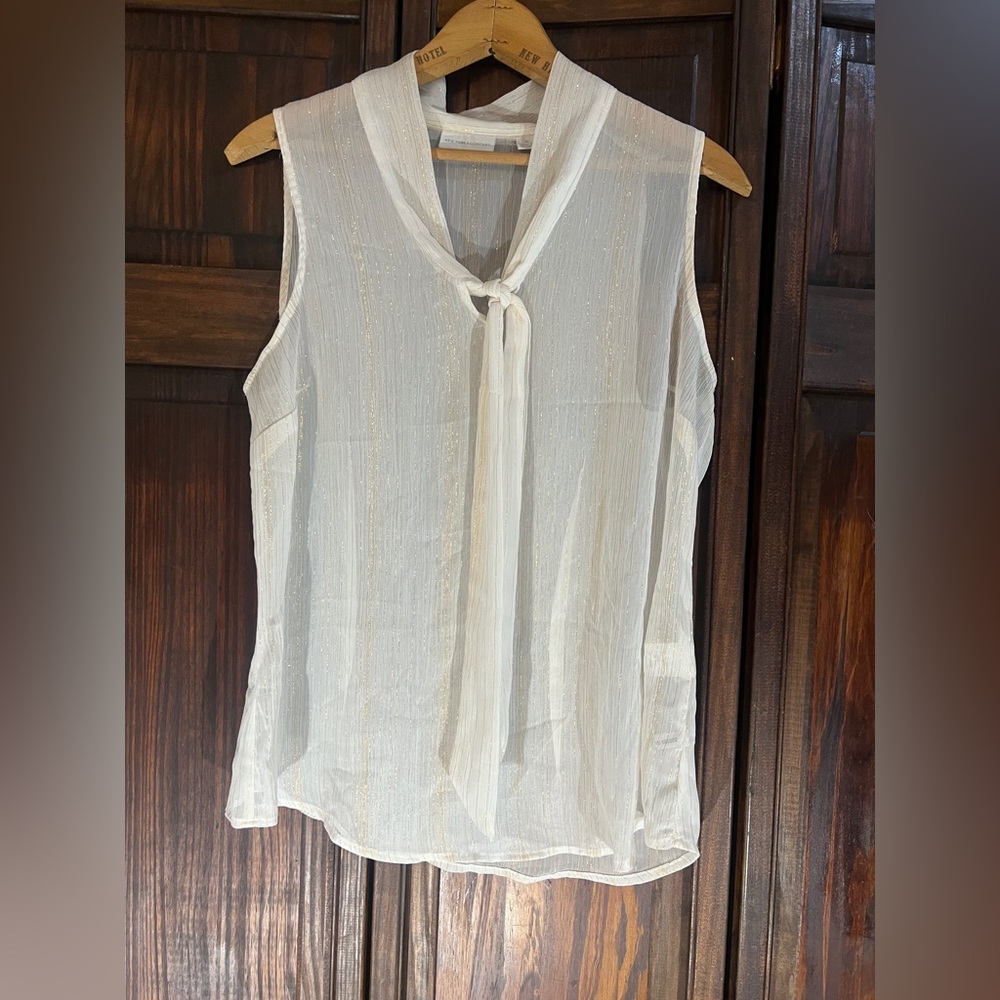New York & Company White Gold Sleeveless‎ Blouse med